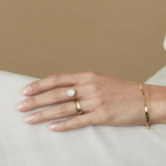 18K Yellow Gold on Model