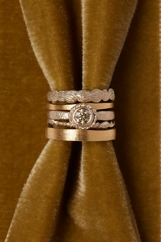 1.6mm Entwined Band | R38001
