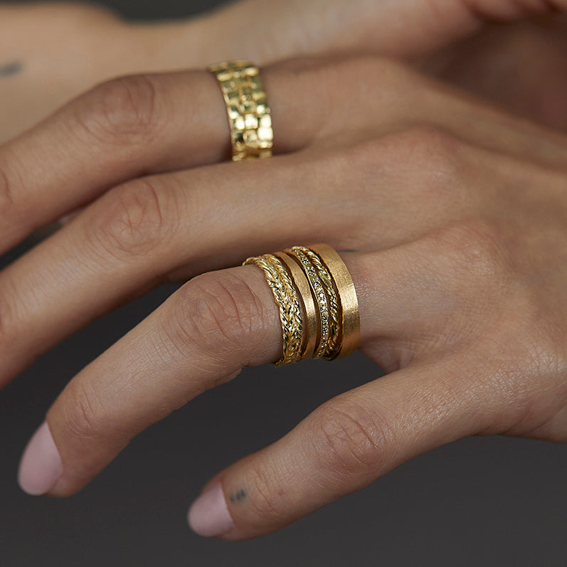 1.6mm Entwined Band | R38001