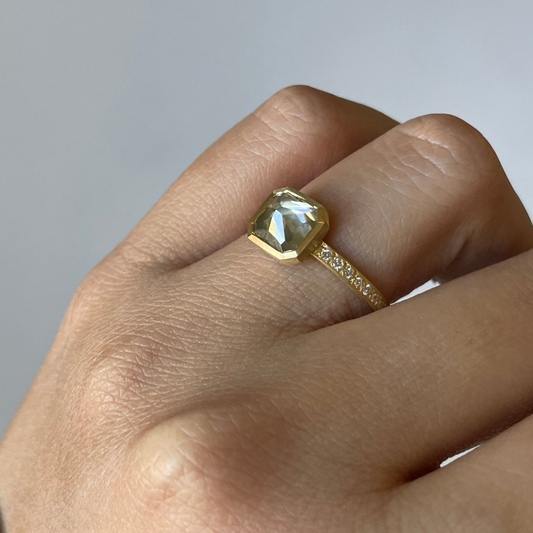 18K Yellow Gold On Model