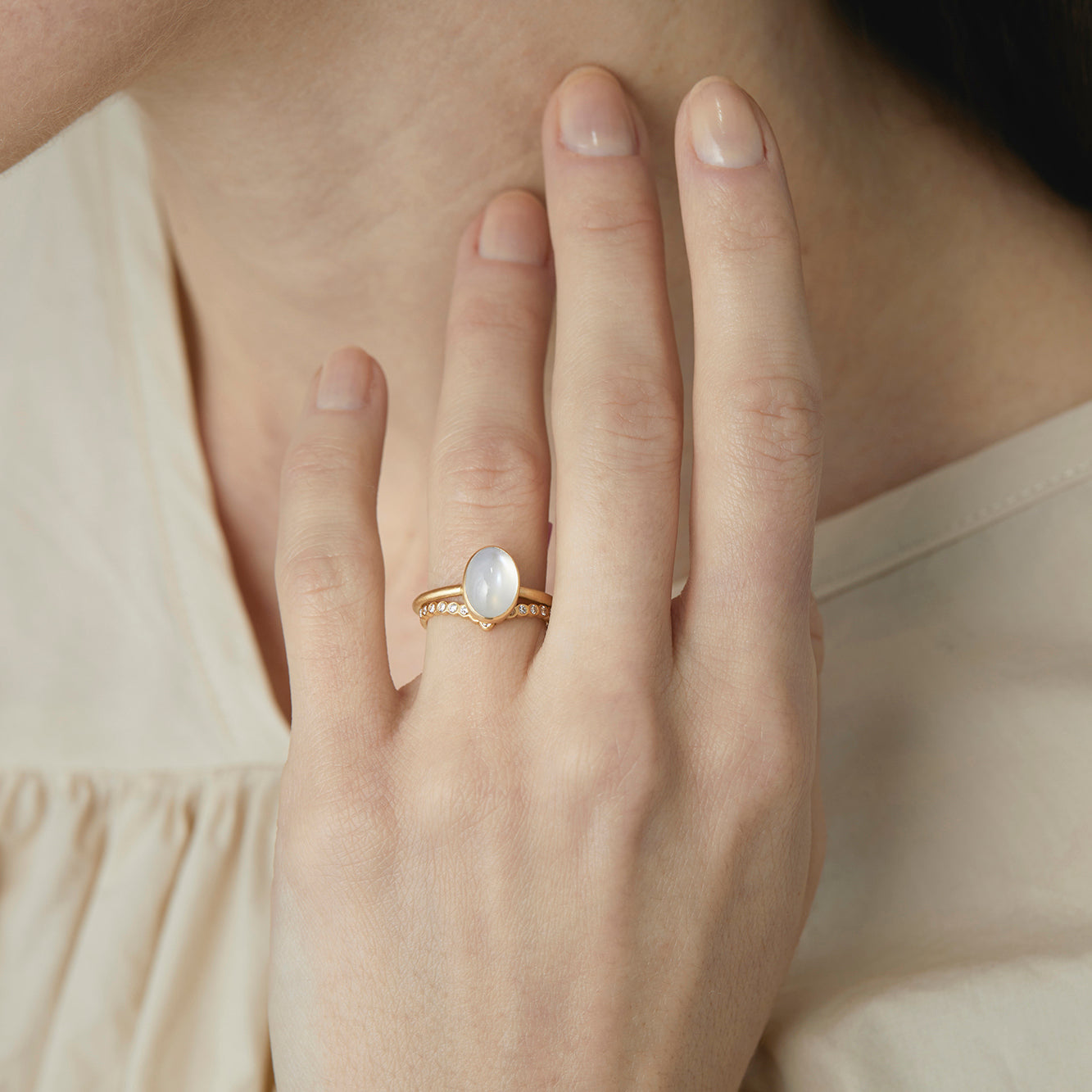 White Diamond Cresting Circle Band | R11501W