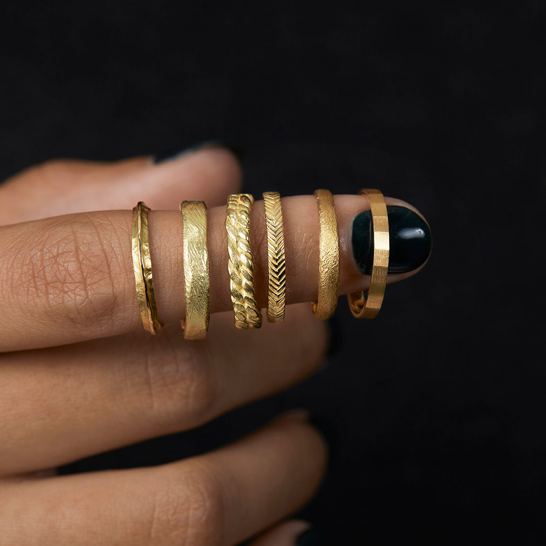 Double Twisted Band | R17001