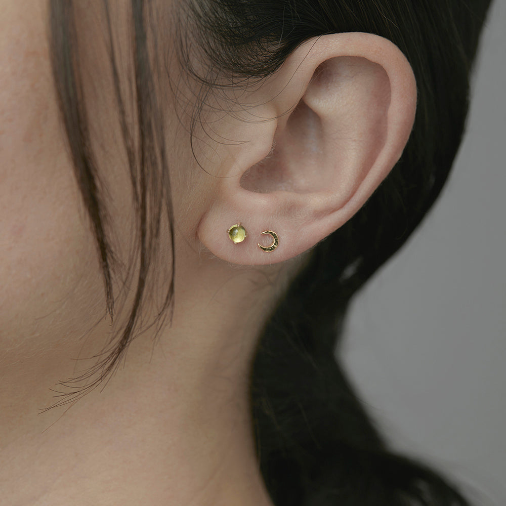 Peridot Wisp Studs | E7904PR